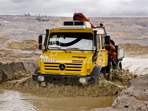 Images of Mercedes-Benz Unimog U5000 L Double Cab 2000–13 (2048x1536)