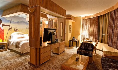 Fantasyland Hotel - Fantasy-Themed Rooms - Top Dreamer