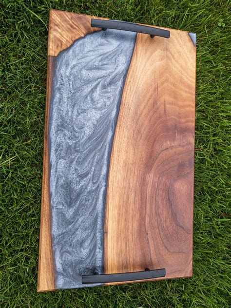 Custom Epoxy and Walnut Charcuterie Board | Epoxy resin wood, Staining pine wood, Resin and wood diy