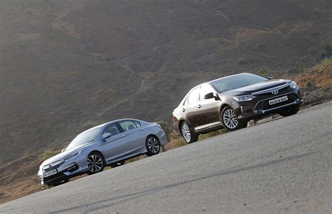 2 Honda Accord Road Test Reviews from Experts | CarDekho.com