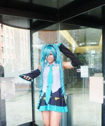 miku - Cosplay Photo (26620093) - Fanpop