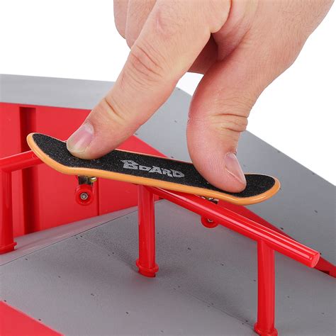 Mini Fingerboard Finger Skateboard & Skate Ramp Skate Park Play Set Kids Toy | Alexnld.com