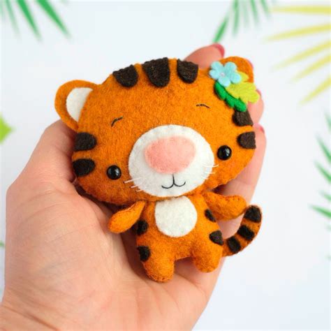 Felt baby tiger toy sewing PDF pattern, Jungle safari animal, felt baby crib mobile toy | Felt ...