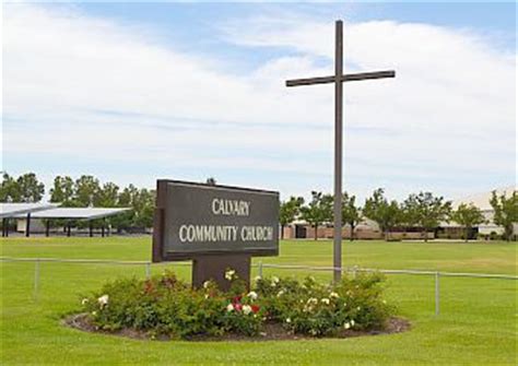 Calvary Community Church, Manteca, California - Churchyard Crosses on Waymarking.com