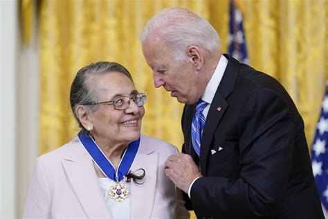 Civil Rights icon, Chicago native Diane Nash awarded Medal of Freedom ...