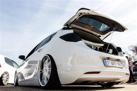 Opel Astra J: Weiß weiß Baby! - AUTOTUNING.DE