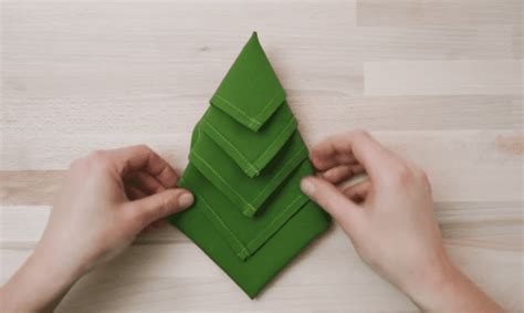 How to Fold a Christmas Tree Napkin - Easy Step By Step Christmas ...