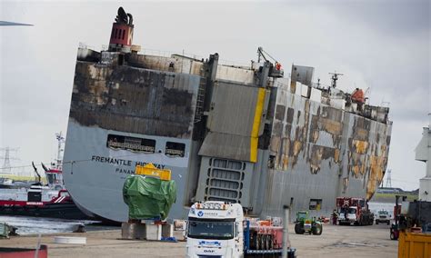 Fire-ravaged Fremantle Highway arrives at Eemshaven - Daily Cargo News