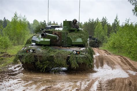 French Leclerc tank during NATO exercise SPRING STORM : r/Land_Air_Sea ...