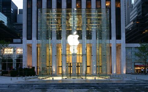 Flagship New York Apple Store site may get even bigger