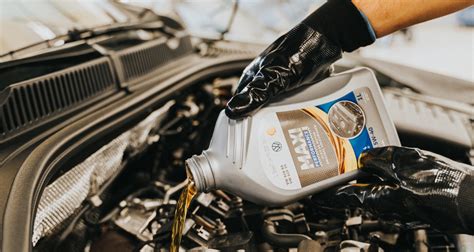 Explaining The Different Types of Engine Oil | McCullough NAPA Auto Care