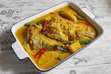 Kepala Ikan Senangin Masak Lemak Cili Padi dengan Nanas - Amie's Little ...