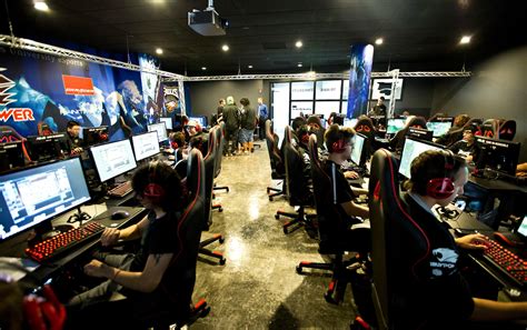 E-Sports at College, With Stars and Scholarships - The New York Times