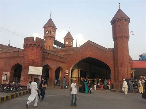 Lahore Railway Station: A Look into the Past - Youlin Magazine