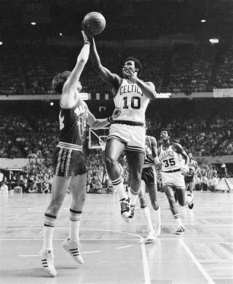 Jo Jo White, Deadeye Shooter for Boston Celtics, Dies at 71 - The New York Times