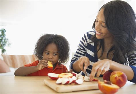 Tips For Manageing Kids' Snack Time at Home | POPSUGAR UK Parenting