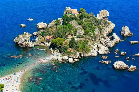 Isola Bella di Taormina: la sua storia, come raggiungerla e come visitarla