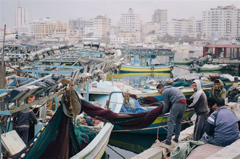 In pictures: How Gaza seeks work and rest from the sea | Middle East Eye