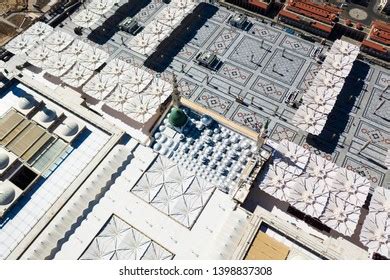 Aerial View Masjid Nabawi Madinah Second Stockfoto 1398837308 ...