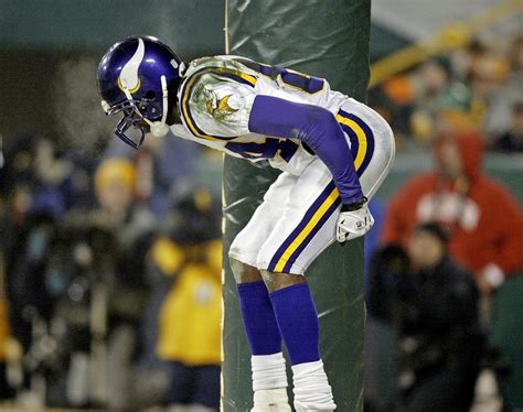 Randy Moss enters hall of fame with 'special place in my heart for Vikings'