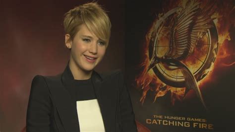 Jennifer Lawrence Catching Fire interview: snogging the Hunger Games boys isn't awkward - YouTube