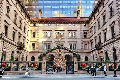 Lotte New York Palace Hotel Christmas Tree | New York City Holiday Guide | New york city ...