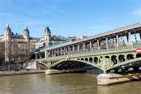 Aerial Metro Crossing Bir Hakeim Bridge - Paris Editorial Stock Photo - Image of landscape ...