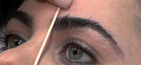 Gorgeous Home Eyebrow Waxing Tips & Techniques - SheClick.com