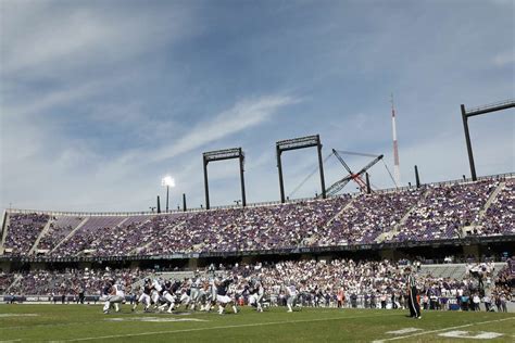 Texas college football stadiums that serve alcohol