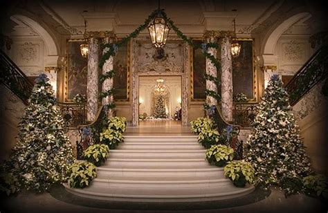 newport-mansions-christmas | Christmas entryway, Christmas door ...