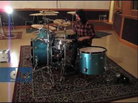 Dave Grohl Plays DW Drums - YouTube