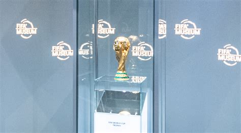 FIFA World Cup Trophy back on display - FIFA Museum (english)