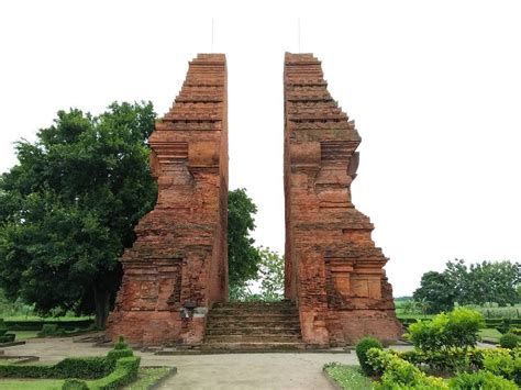 Gambar Gapura Wringin Lawang Candi Peninggalan Kerajaan Majapahit Gambar Waringin di Rebanas ...