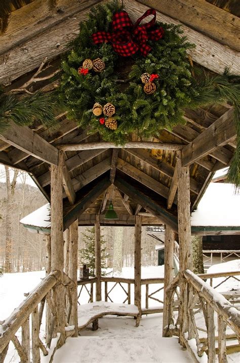 33 Cute Log Cabin Christmas Decorations