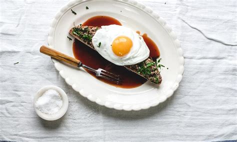 How To Cook Haggis on Toast with Brown Sauce and Fried Egg - Farmison & Co