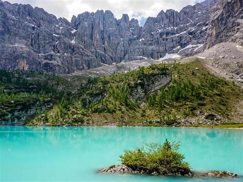 Looking for an epic hike in Italy? Why not try out the Lago di Sorapiss ...