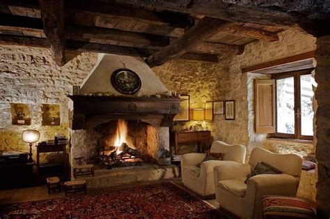 Caminetto nel casale toscano | homify | Casa di campagna francese, Saloni rustici, Arredamento ...