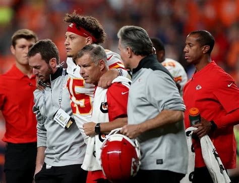 Patrick Mahomes Knocked Out of Game by a Knee Injury - The New York Times