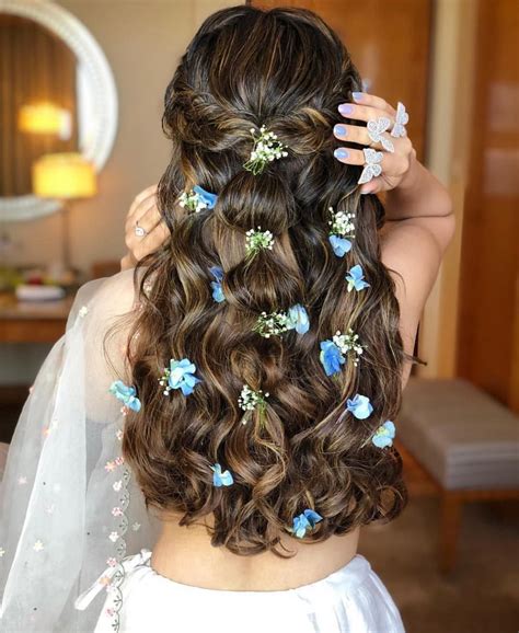 Why Flowers In Open Hair Are The Best Way To Add A Touch Of Glam In Your Mehendi Hairstyle ...