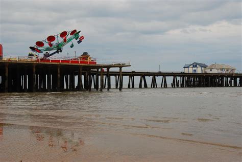 Clacton Pier (Clacton-on-Sea, 1871) | Structurae