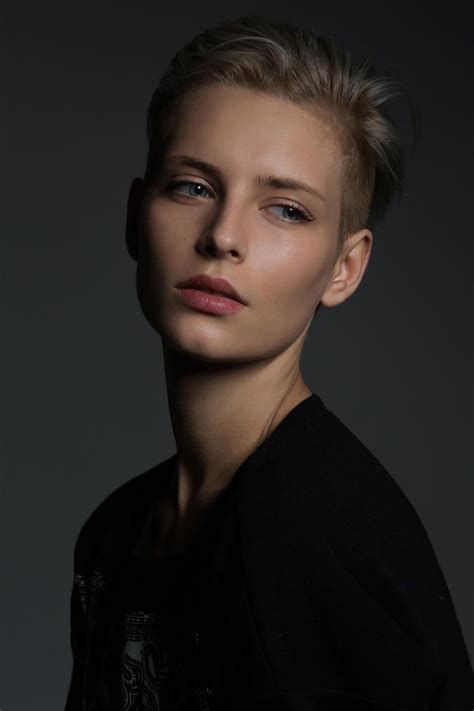 Pin by PHØENIX on The Beautiful People | Androgynous makeup ...