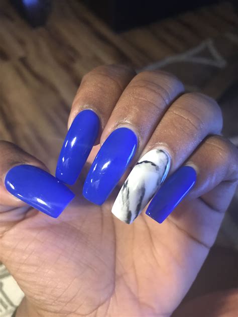 Royal blue nails with White marble SNS! Blue And White Nails, Navy Blue Nails, Yellow Nails ...