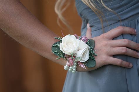 Woman's Ivory Wrist Corsage