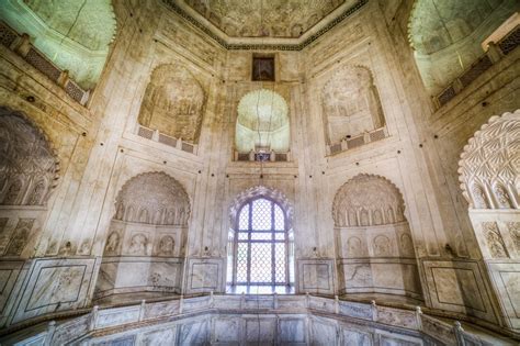 Bibi Ka Maqbara - Inside the Tomb | The octagonal tomb is hi… | Flickr