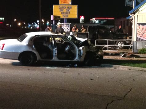 Fatal crash on Pendleton Pike kills 2, injures 3 | Fox 59