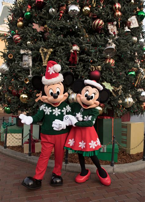 Mickey And Minnie Christmas Disneyland