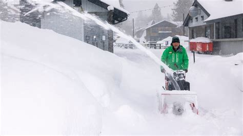 Winter weather advisory for northern Michigan