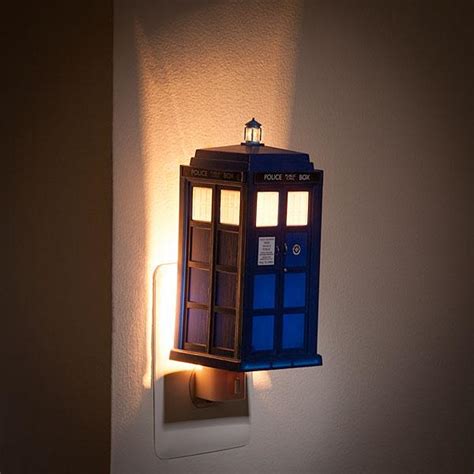 The Doctor Who TARDIS Night Light | Gadgetsin