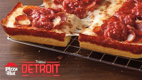 Pizza Hut dévoile une nouvelle pizza artisanale de style Detroit dans tout le pays - Restaurant ...