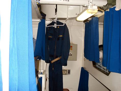 Free picture: tight, spaces, man, cabin, officers, berthing, Kearsarge